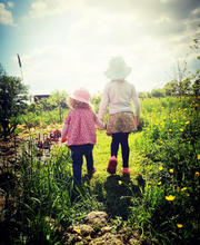 Charger l'image dans la galerie, Cibou découvre les secrets du potager